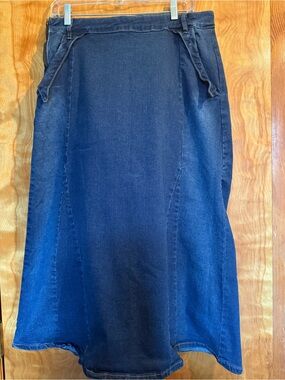 Modest  Blue Denim Jean Skirt size 1X strtetches, pockets,
